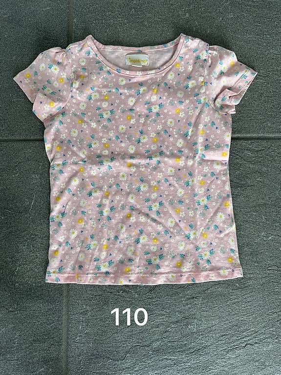 Camicette, T-shirt & Top: 14 T-Shirts Grösse 110 / 116 – Usato da Muri AG venduto da Scorpion84 1