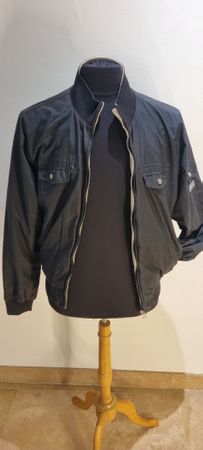 MILESTONE veste