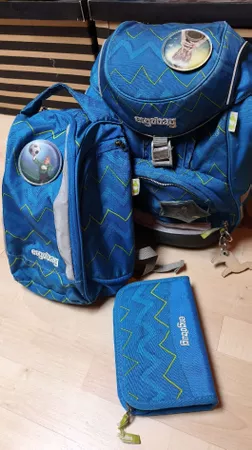 Ergobag Schulrucksack mit Regenschutz, Sportbag und Etui