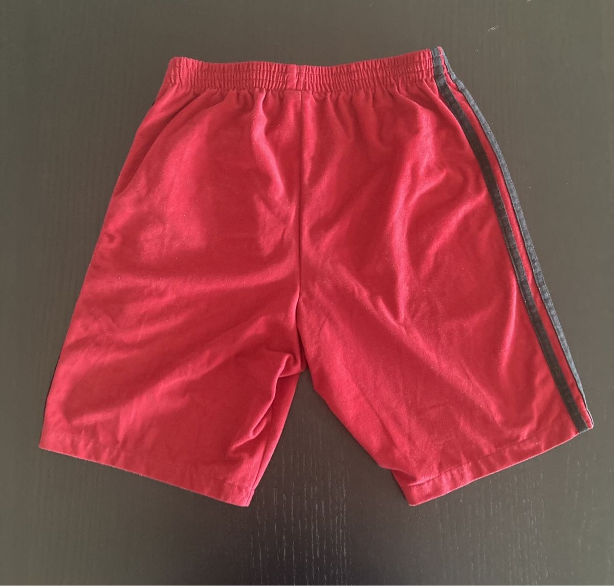 Adidas Hosen: Vintage Adidas Red Shorts Flag Design – Gebraucht aus Bern von Lelixino 1