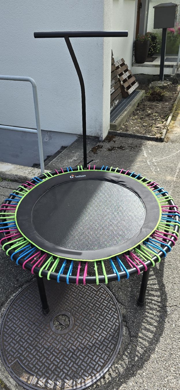 Bellicon Trampolini: bellicon Trampolin 112cm, Klappbeine & T-Bar – Usato da Bellach venduto da Lorrgash 1