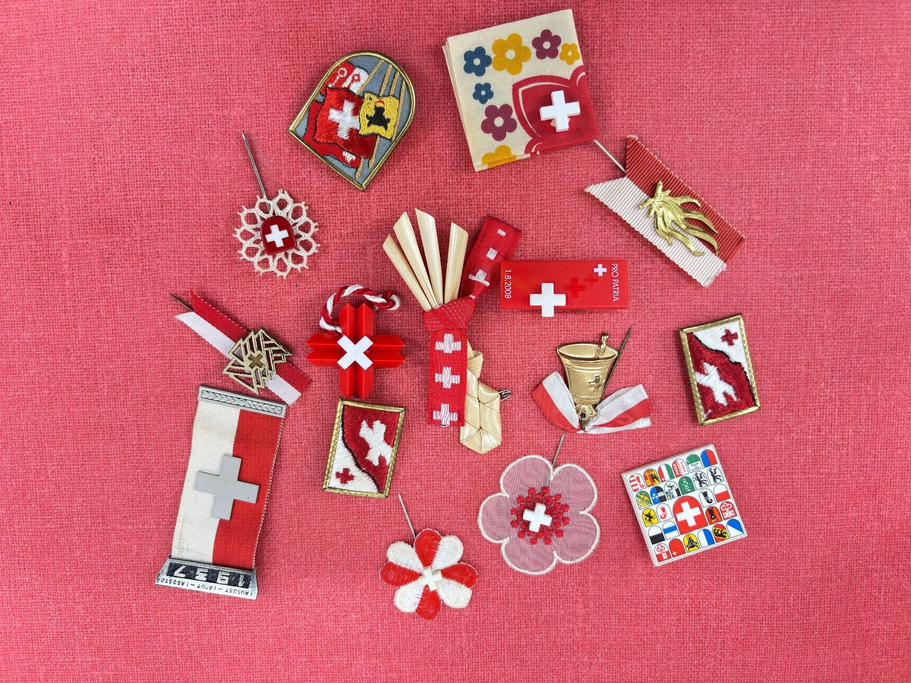 Placchette & Badge: 1 August-Abzeichen LOT TOP!!!! – Usato da Ormalingen venduto da digital09 1