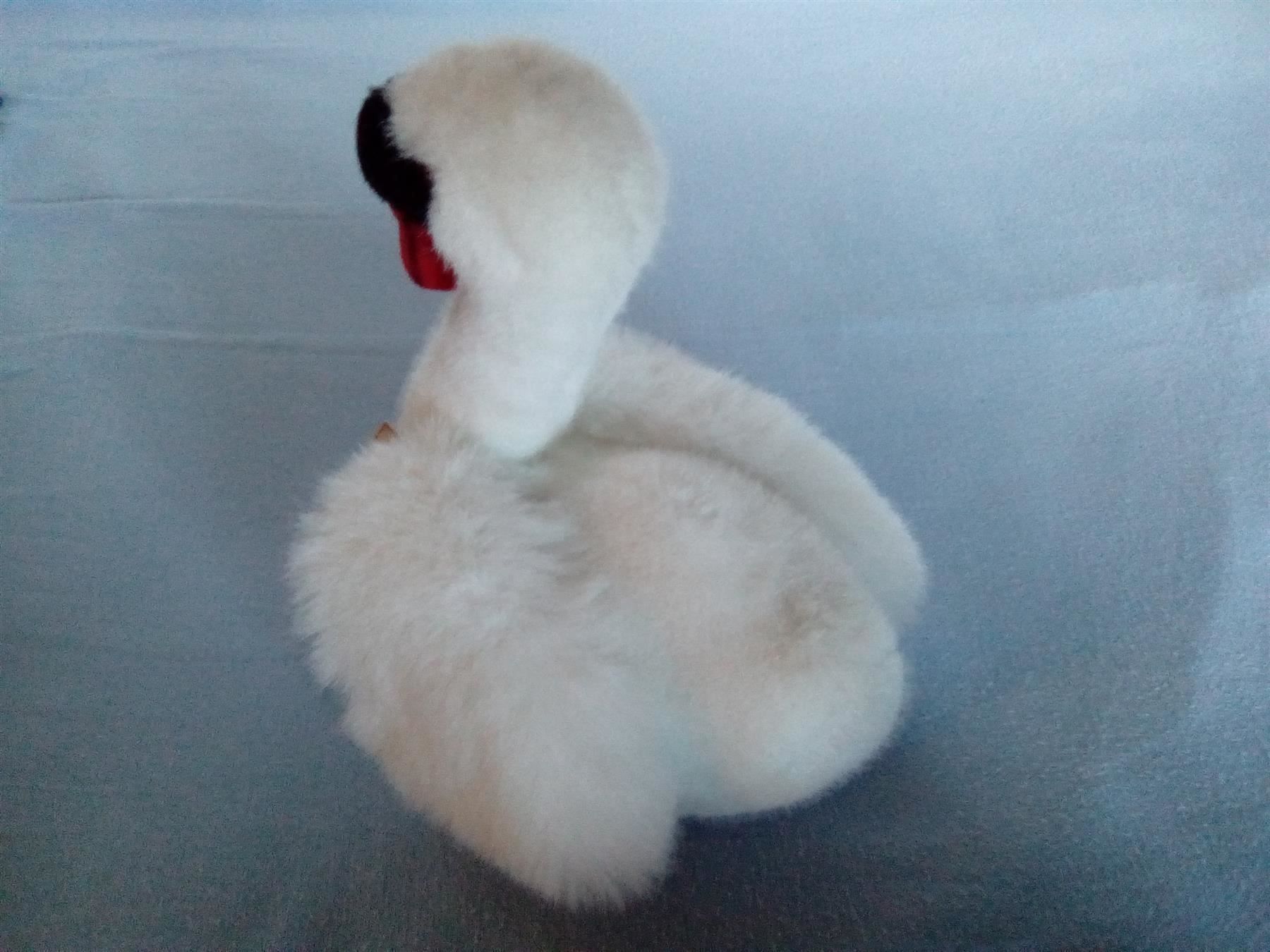 Giocattoli: Teddy Hermann Schwan, 25cm, neu – Nuovo e nell'imballaggio originale da Turbenthal venduto da TopToys 1