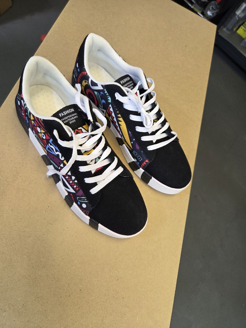 Scarpe da uomo: Skate Schuhe Sneaker neu mit buntem Muster – Nuovo (secondo la descrizione) da Zug venduto da olx_5shp 2