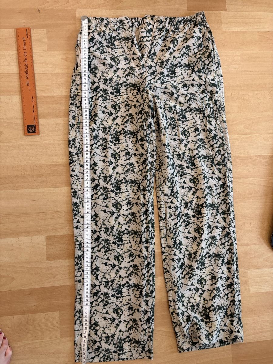 Nanushka Pantaloni: Nanushka Hose aus Seide – Usato da Zürich venduto da sher_locked 5