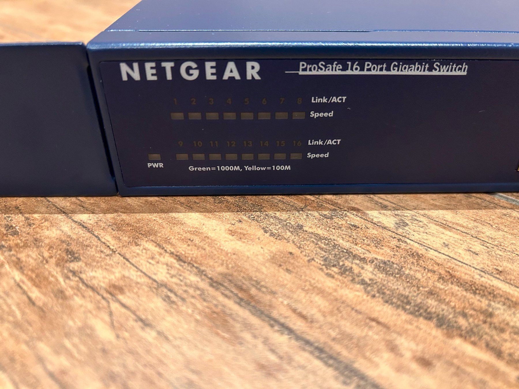 Netgear Hub & Switch: Netgear ProSafe 16 Port Gigabit Switch – Usato da Himmelried venduto da Postit 2