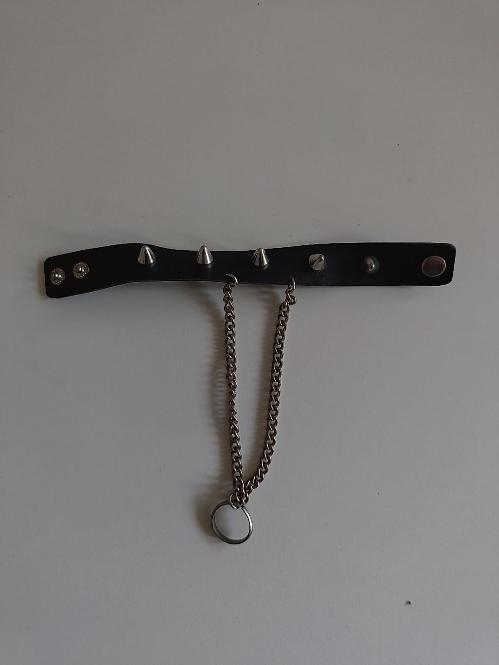 Bracciali & Braccialetti: Lederarmband mit Spitznieten – Nuovo (secondo la descrizione) da Raron venduto da hochheiliger