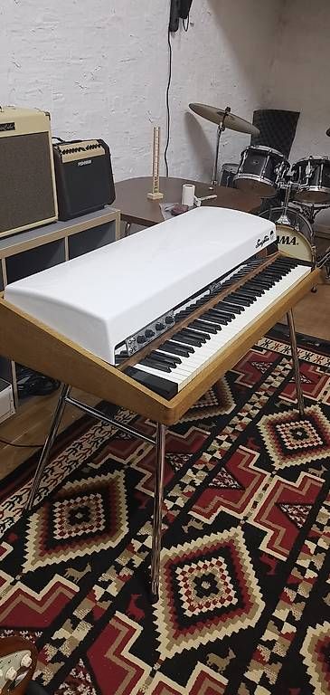 Rhodes Strumenti musicali: Fender Rohdes MKI SeventyThree de 1973 – Usato da Bossonnens venduto da Grizot