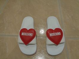 Moschino neue Badesandalen, 39-40
