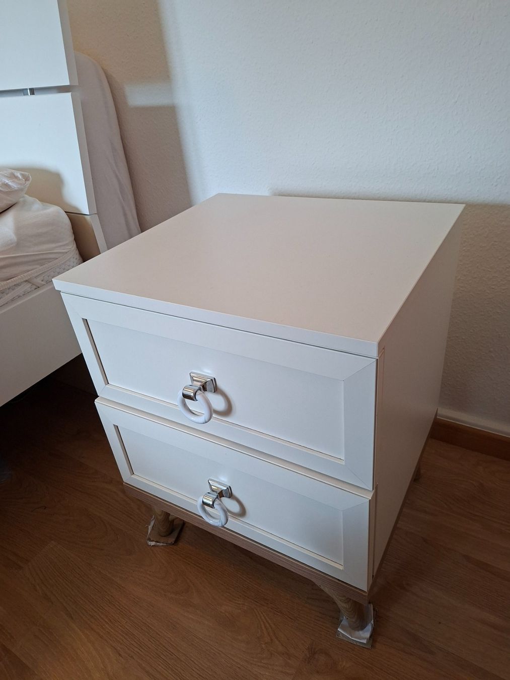 Tables de nuit: Nachttisch / Kommode mit 2 Schubladen weiß – D'occasion à Zürich par maybrittsch 1