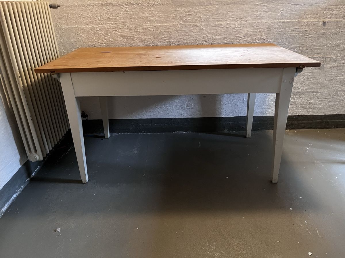 Tavoli: Vintage Tisch Arbeits- oder Küchentisch – Usato da Sirnach venduto da Gozogo