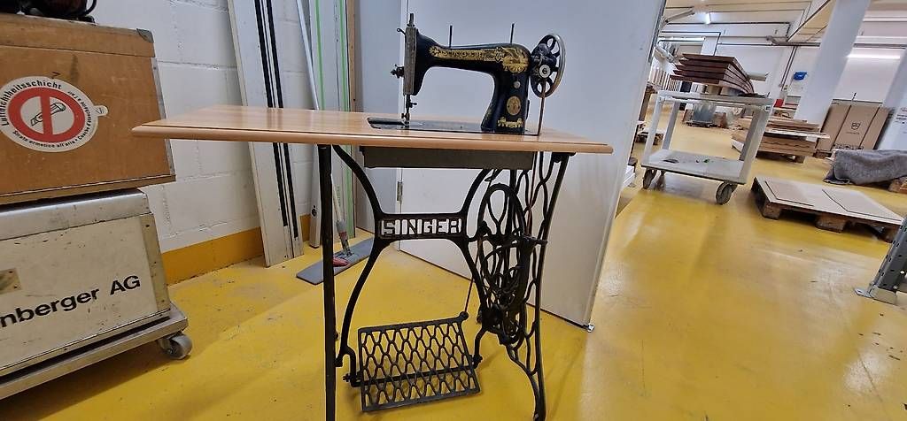 Macchine da cucire: Singer Nähmaschine antik – Usato da Dornach venduto da cartonnage 4