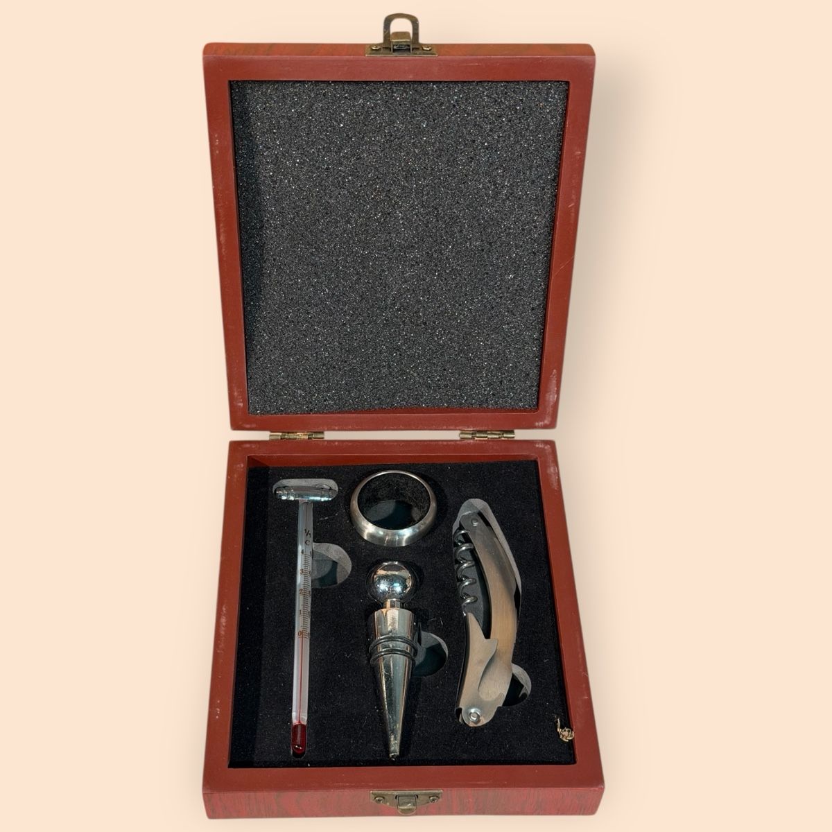 Apribottiglie & Tappi per chiusura: Wooden Wine Accessory Set - Corkscrew, Thermometer – Usato da Lausanne venduto da artnouveau04