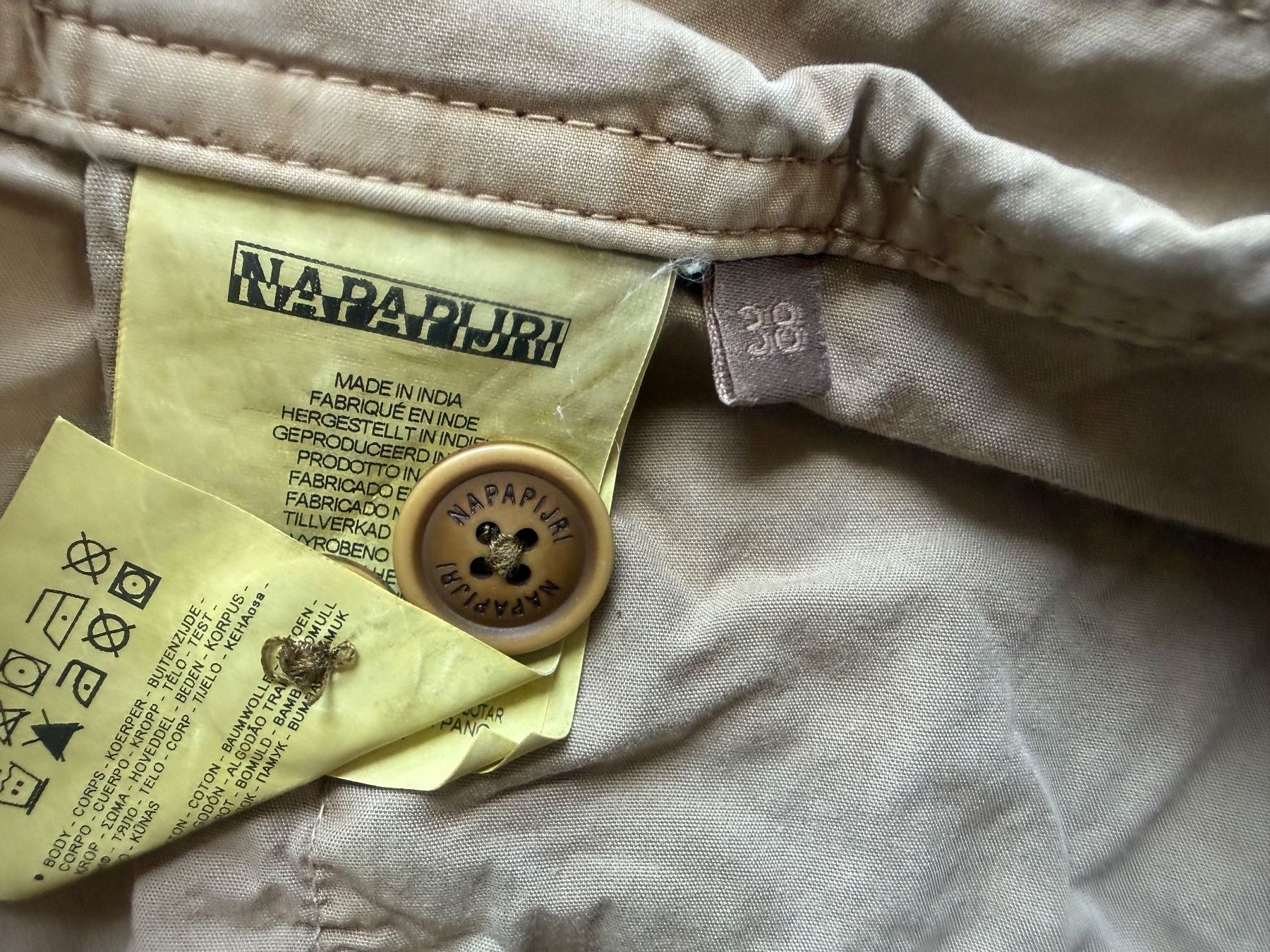 Napapijri Hosen: NAPAPIJRI Shorts – Gebraucht aus Wilderswil von floh1969 2