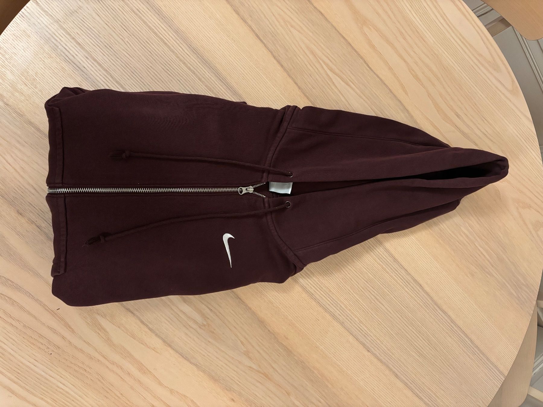 Nike Maglioni & Felpe: Sweat zippé Nike couleur bordeaux – Usato da Neuchâtel venduto da aur_fb6z 2