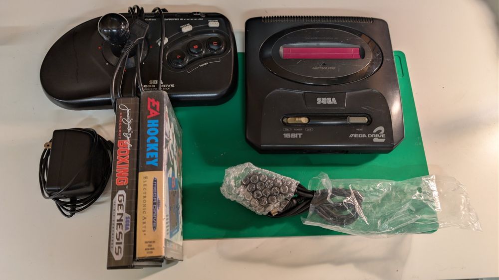 Sega Mega Drive II aus Japan mit 2 Spiele, Arcade Stick (Gebraucht) in ...