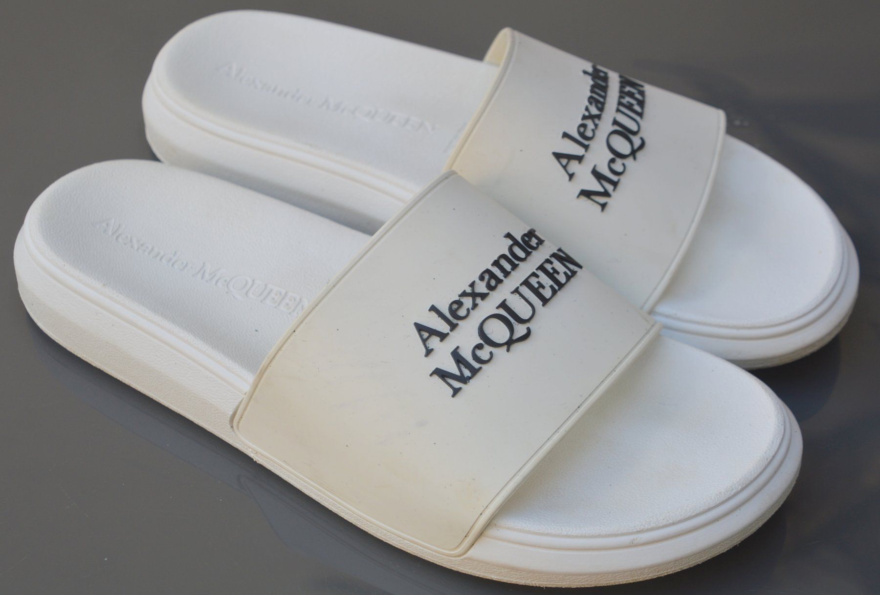 Alexander Mcqueen Scarpe da uomo: Alexander McQUEEN  Flip-Flops  .45.5 – Usato da Collonges venduto da arashee