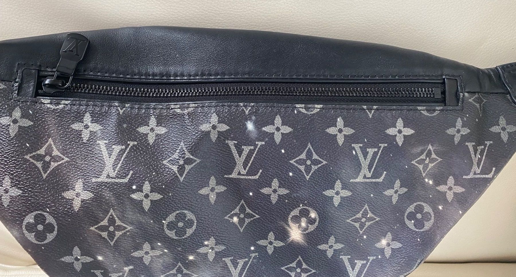 Louis Vuitton Sacs: EYECATCHER - LOUIS VUITTON Bumbag Monogram Galaxy – Neuf (Voir description) à Winkel par ferrari2022 6