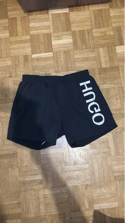 HUGO BOSS Shorts - Size M - Perfect for Summer Fun!