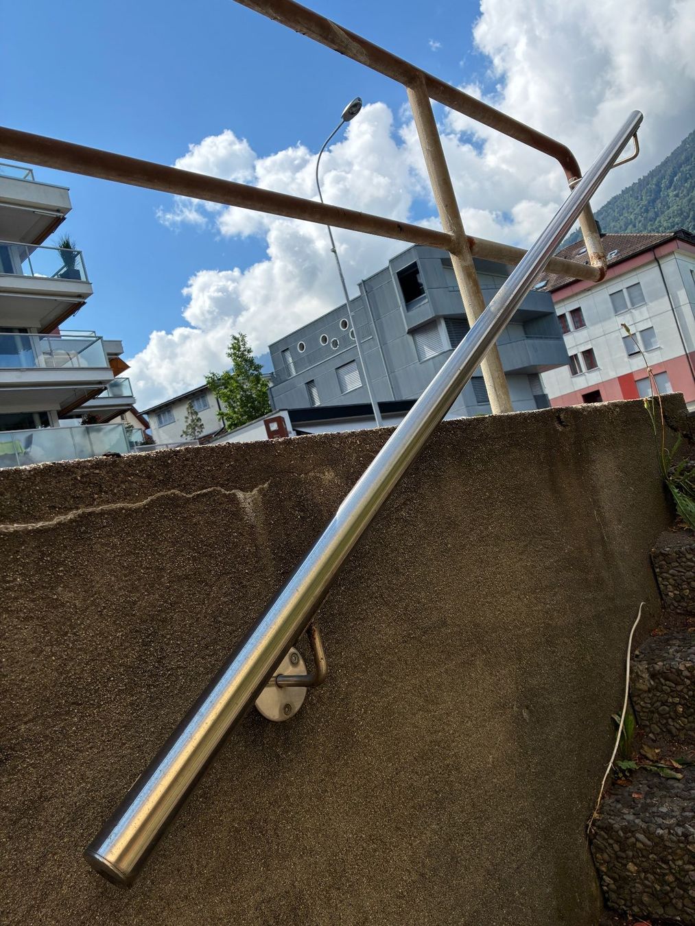 Geländer: Handlauf Chromstahl Länge 2.2m – Gebraucht aus Goldau von padlmucki 1