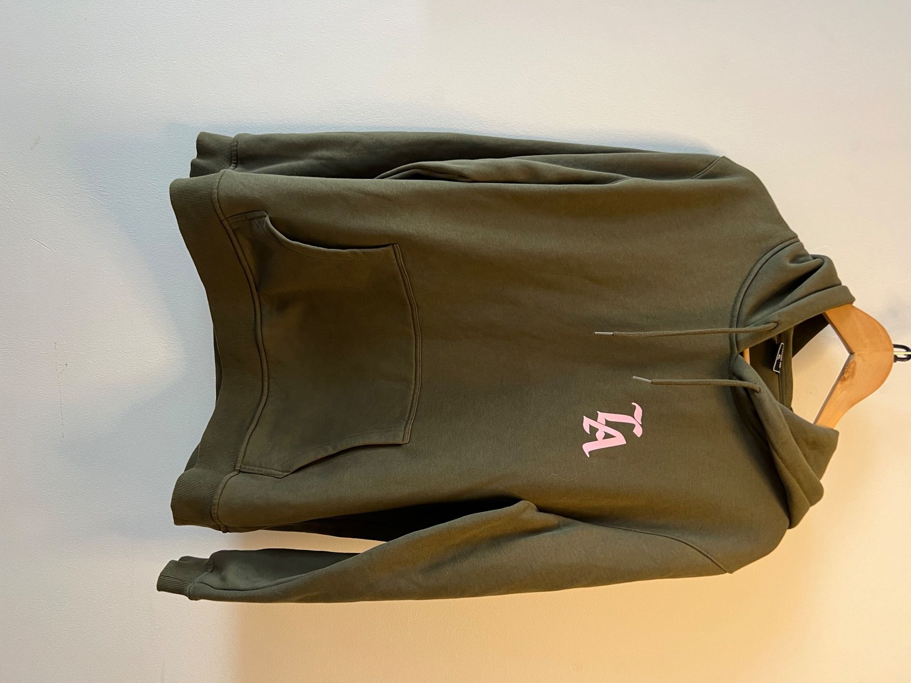 Maglioni & Felpe: MisterTee LA Hoodie – Usato da Schlieren venduto da svenbaettig