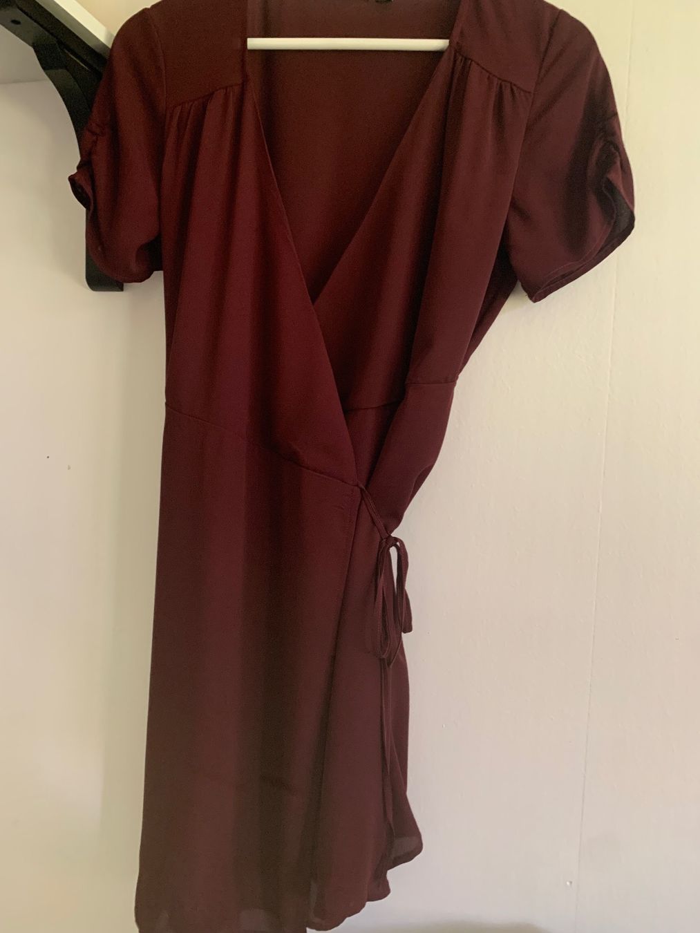 Vero Moda Kleider: Kleid in Weinrot mit Schnürung – Gebraucht aus Gondiswil von kaj_26vz