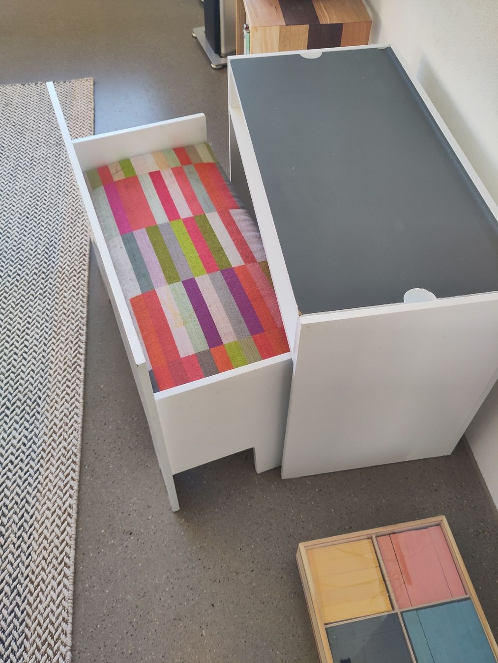 Tavoli: Kinder Mal- und Basteltisch mit Bank – Usato da Schaffhausen venduto da bigbeat77