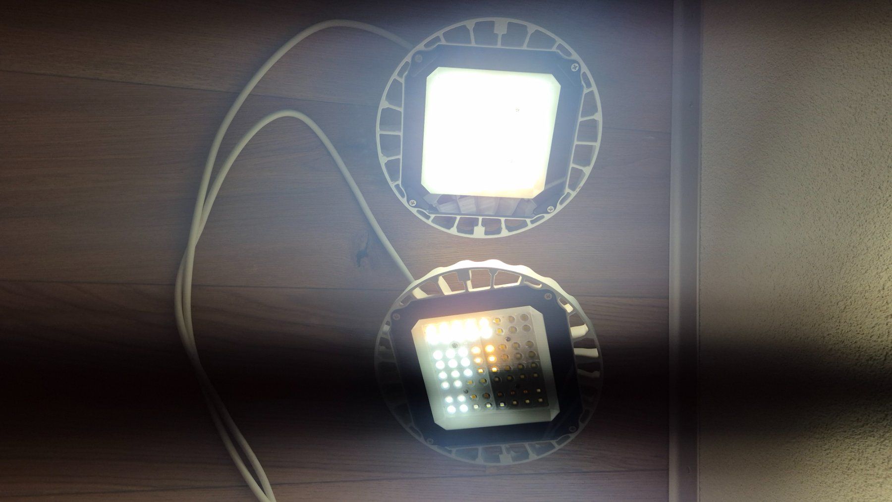 Lampade: 2x Pflanzenlampe – Usato da Visperterminen venduto da Latuechi 5