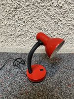 Rote Tischlampe