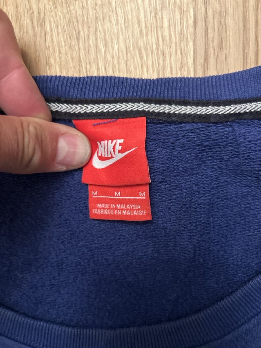 Nike Pullover & Sweatshirts: Nike Pullover Grösse M Dunkelblau mit grossem Swoosh – Gebraucht aus Luzern von ThrowbackVintage 2