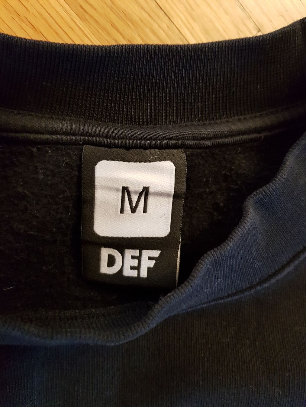 Maglioni & Felpe: Pull DEF Noir, Taille M, Design Unique - Comme Neuf! – Usato da Veyrier venduto da sosozizou 1