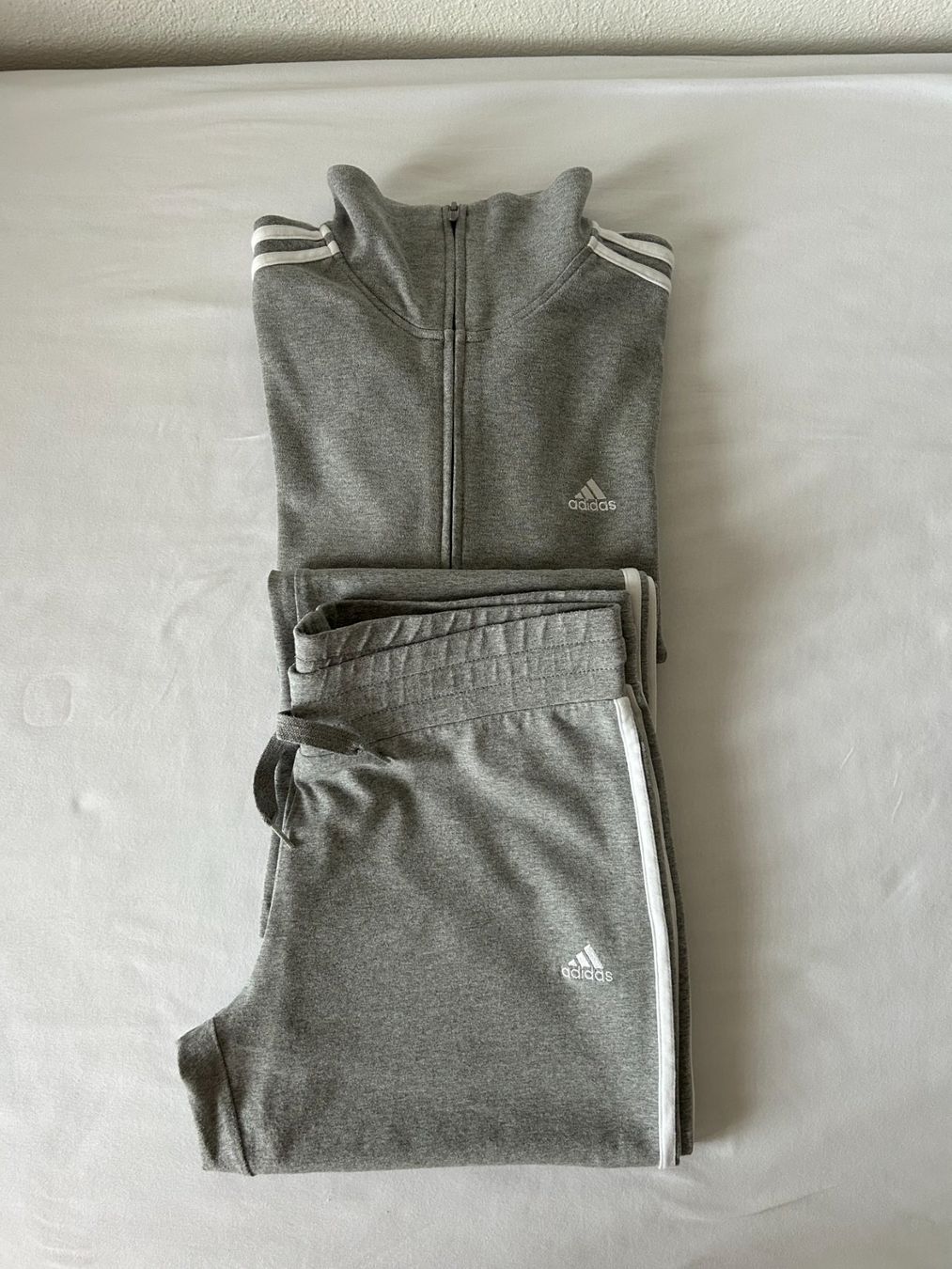 Adidas Completi & Tailleur: Training Damenanzug  Adidas – Usato da Zofingen venduto da Bolec 1