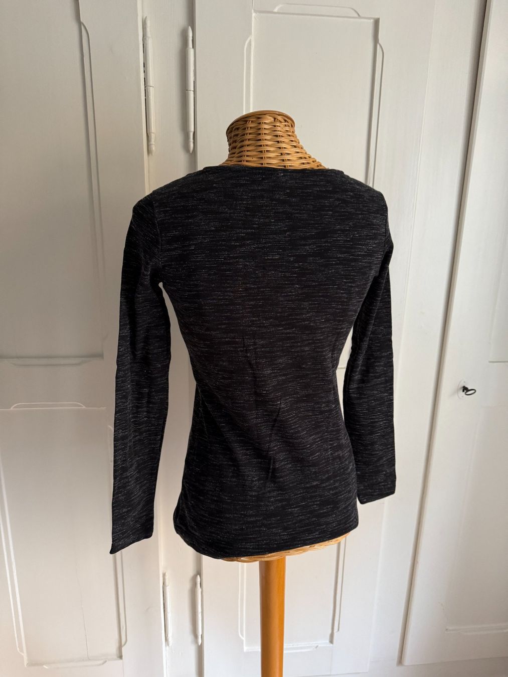 H&M T-Shirts: Langarmshirt schwarz-weiss meliert M – Gebraucht aus Zürich von Diazaio 2