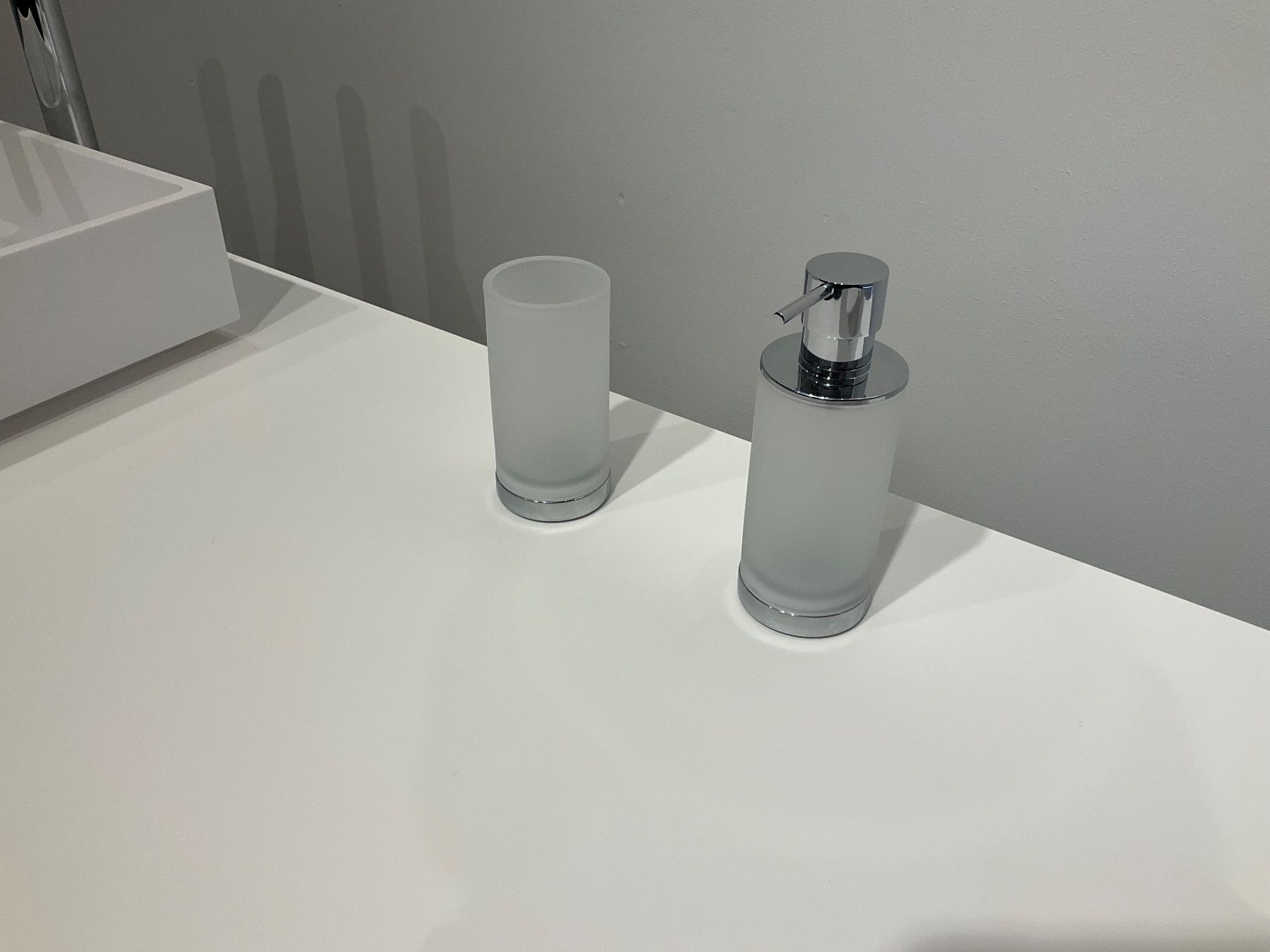 Mobili per bagno: 076 Badmöbelkombination, weiss/grau, 160cm – Nuovo (secondo la descrizione) da Derendingen venduto da Meisterstuecke 6