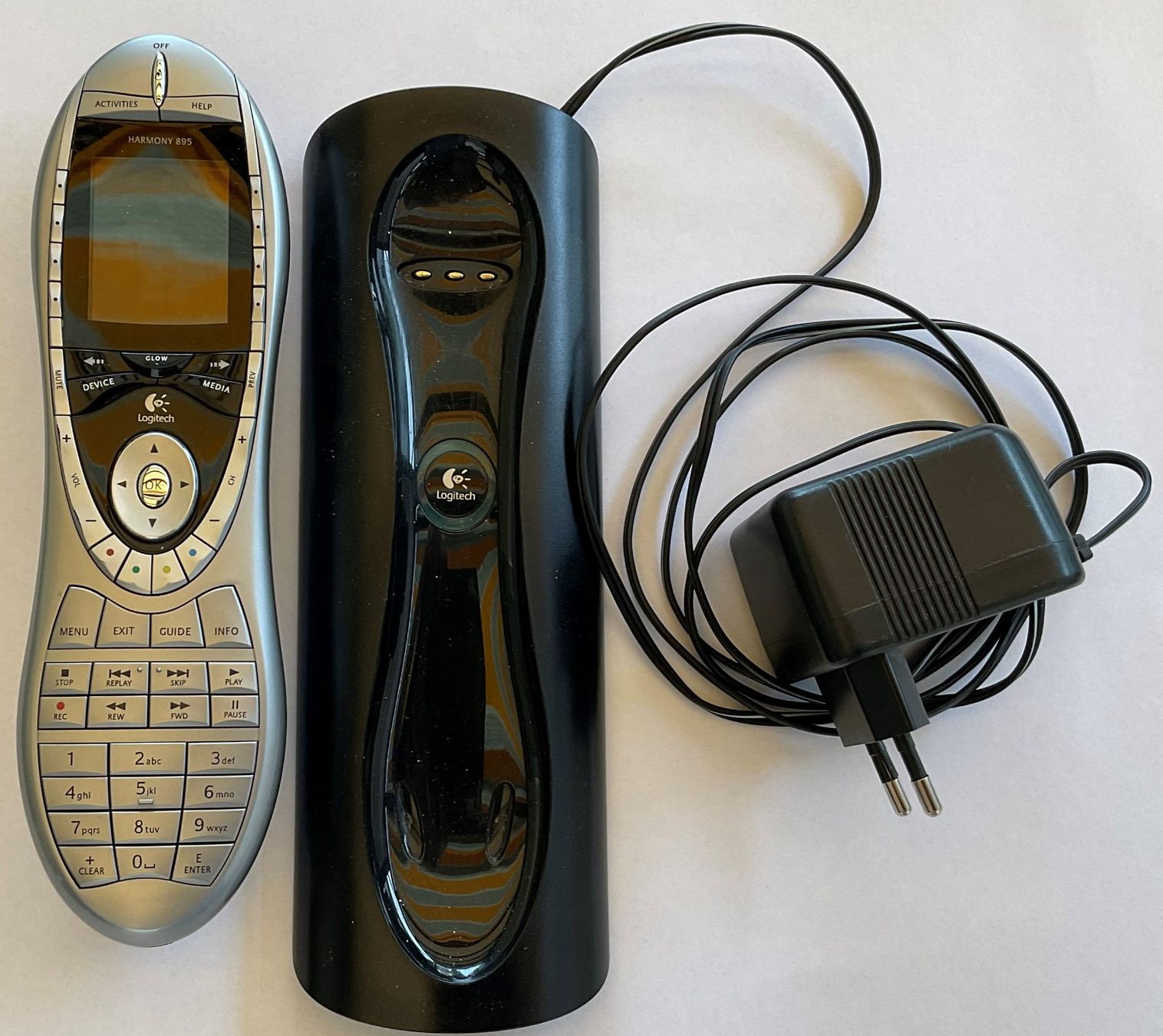 Logitech Telecomandi: Fernbedienung Logitech Harmony 885 gebraucht mit Station – Usato da St.Ursen venduto da Musiker 1