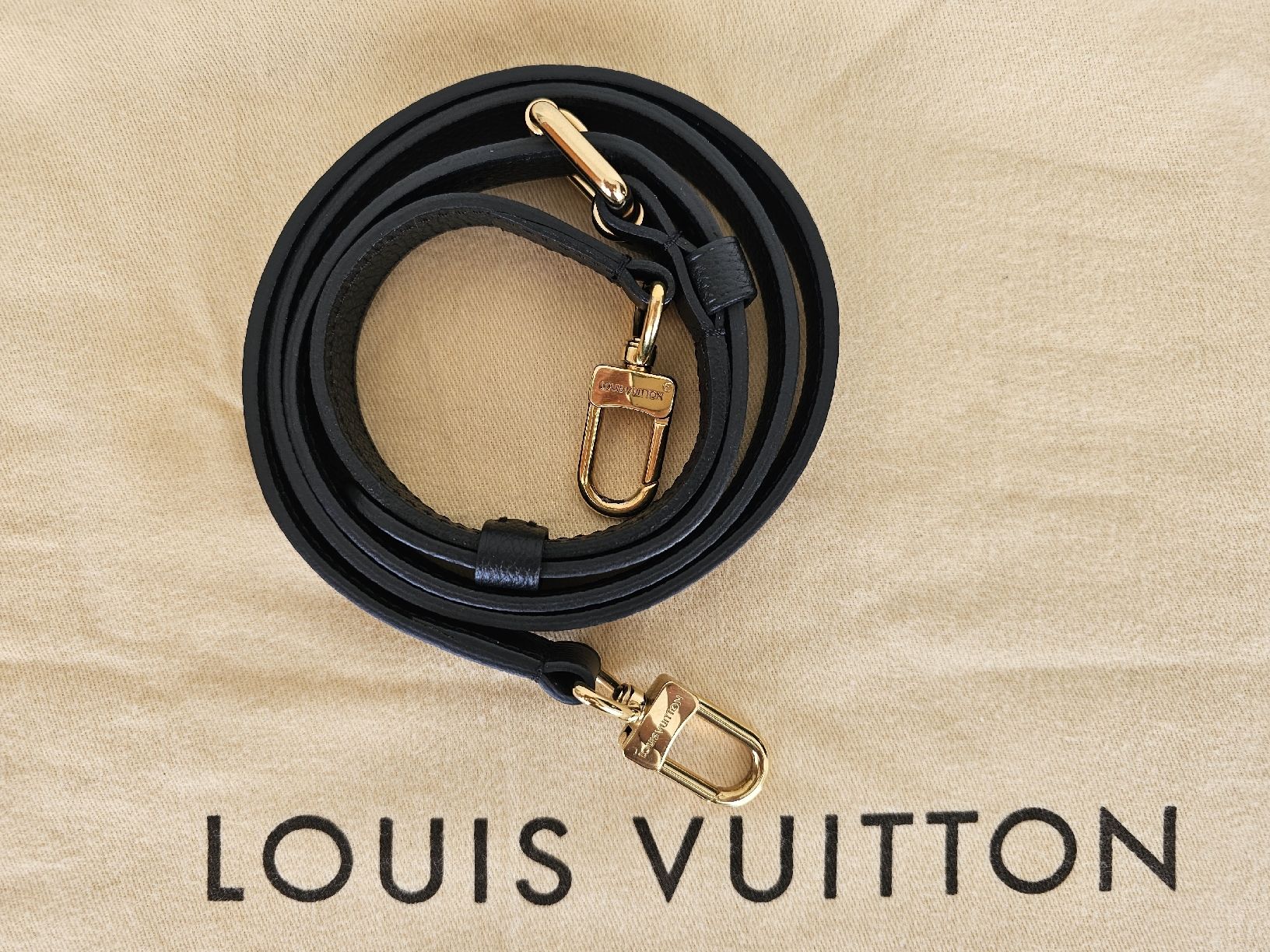 Louis Vuitton Taschen für Damen: Louis Vuitton Pochette Metis schwarz – Gebraucht aus Dottikon von Chicca_73 3