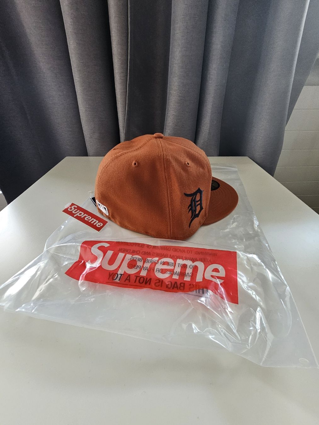 Altro in  Abbigliamento & Accessori: Supreme New Era 59fifty Cap – Nuovo e nell'imballaggio originale da Meisterschwanden venduto da Luluku 1