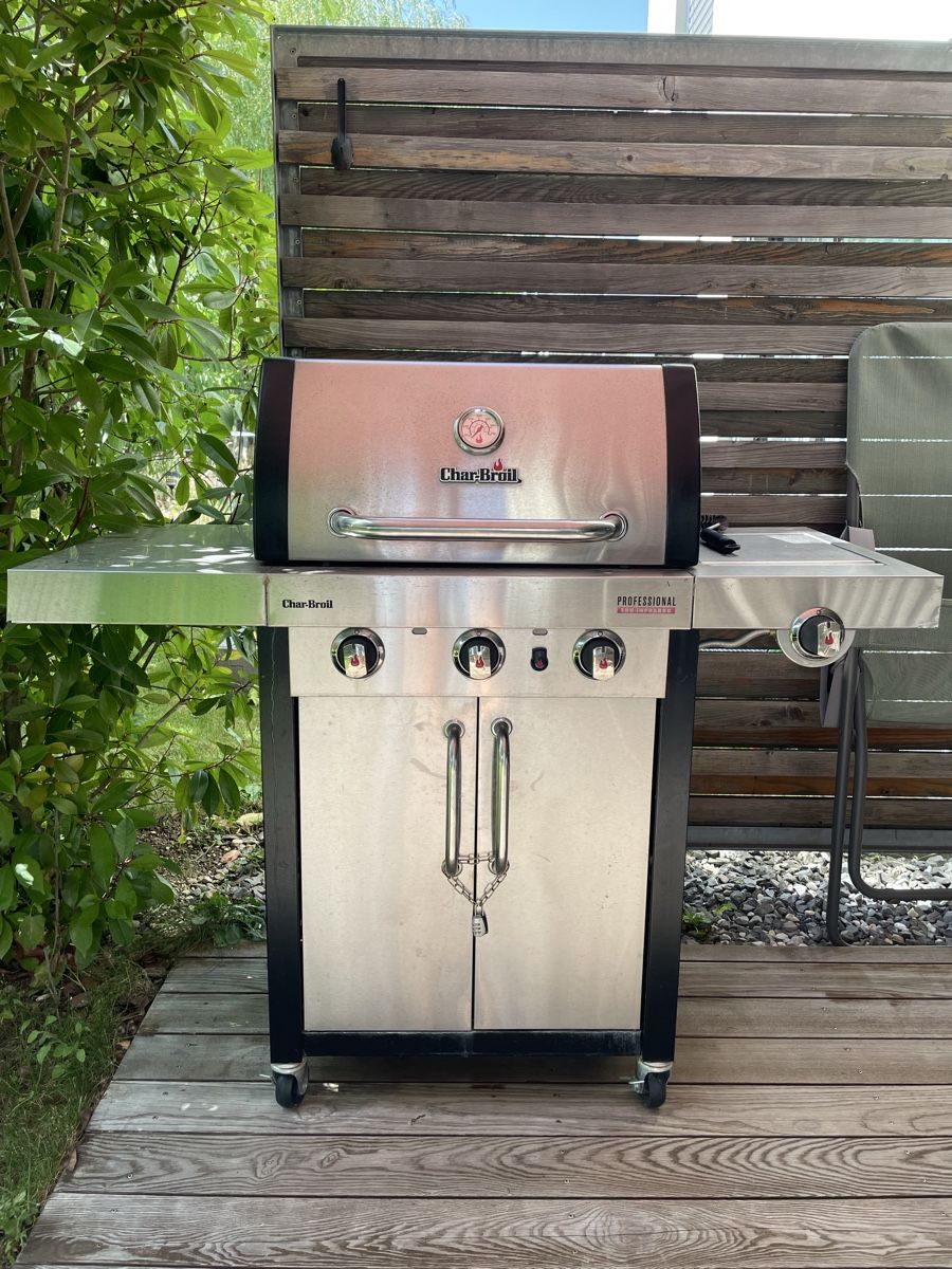 Grils: Grill à gaz – D'occasion à Cressier NE par davidneuch