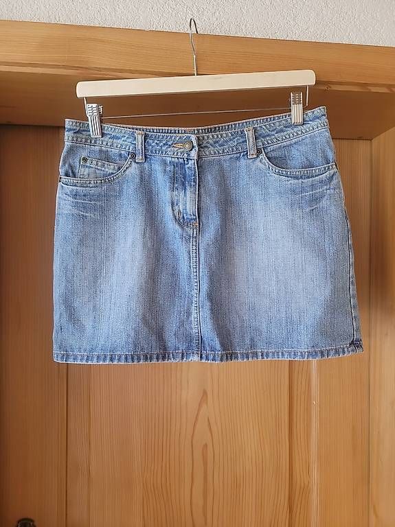 C&A Gonne: Neuwertiger Jeansrock Clockhouse, Grösse 38 – Nuovo (secondo la descrizione) da Kallnach venduto da _blub_