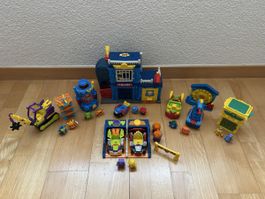 Superzings Gebäude und Fahrzeuge mit Figuren
