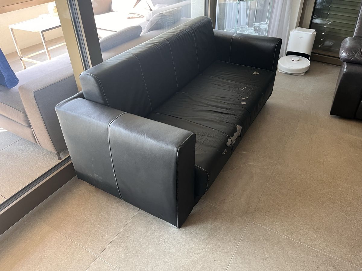 Divani: Sofa schwarz Kunstleder Gebrauchter Zustand  – Usato da Sins venduto da sev_7hng 1