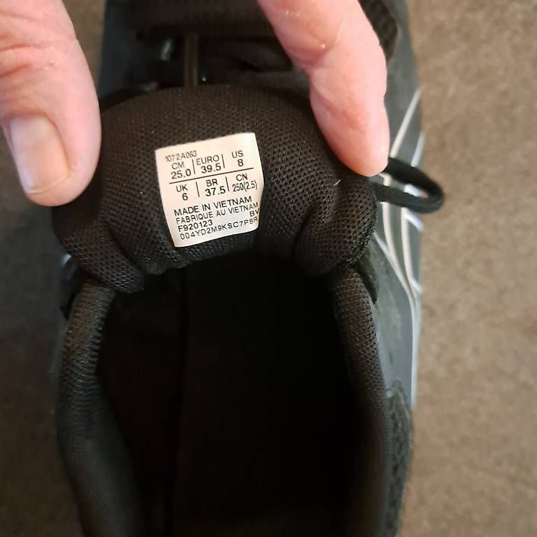 Schuhe für Jungen: Hallenschuhe Asics – Gebraucht aus Neftenbach von sam_jbb5 1