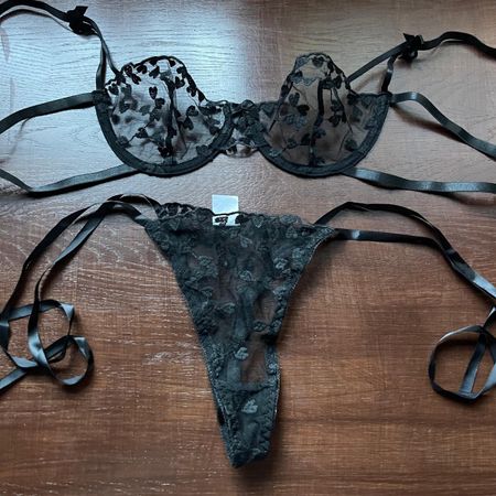 Trasparente Set Lingerie Nero con Cuori in Pizzo