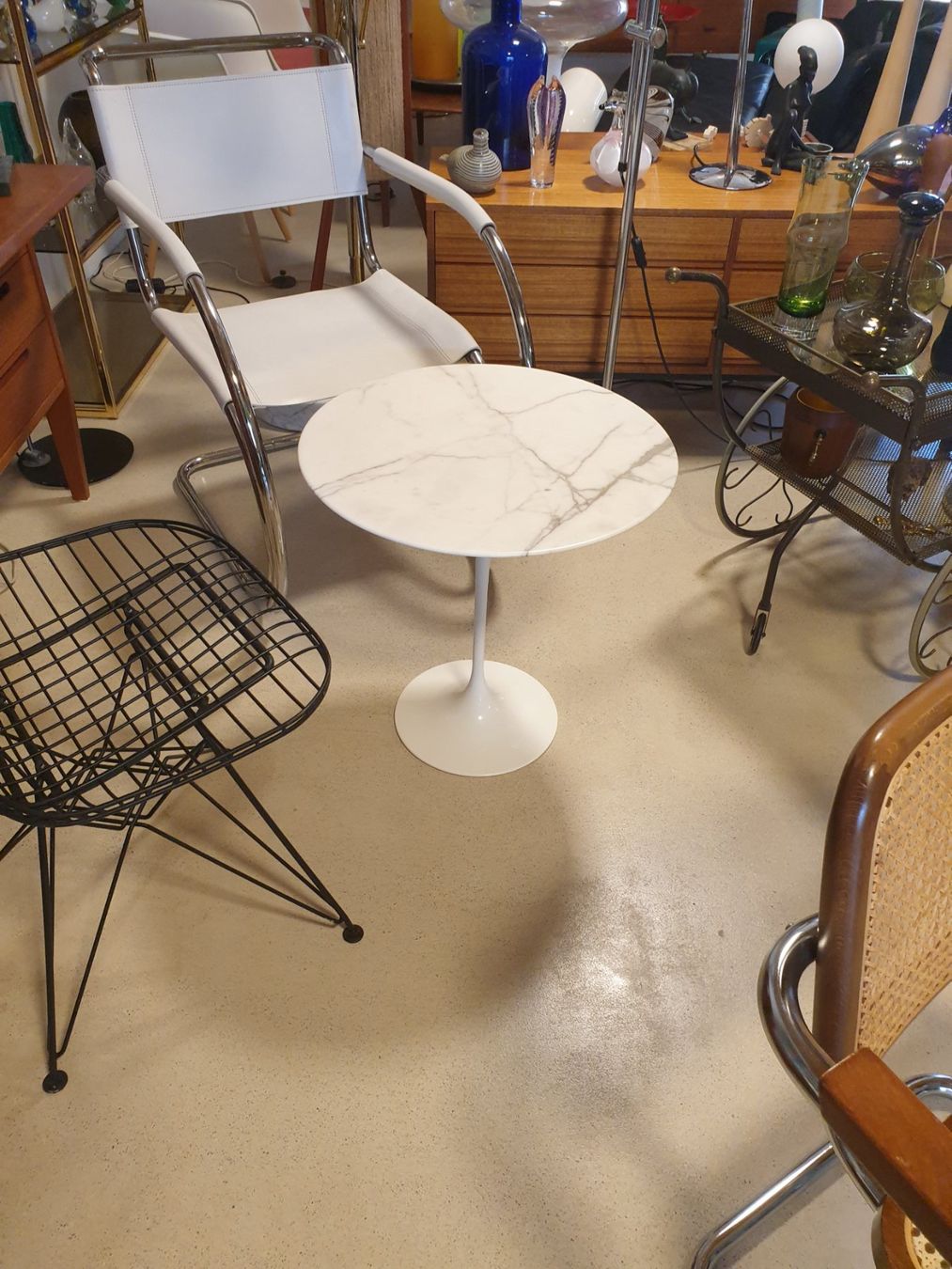 Knoll Tavoli: Marmor Sidetable Saarinen Knoll Studio – Usato da rebstein venduto da spacy73 4