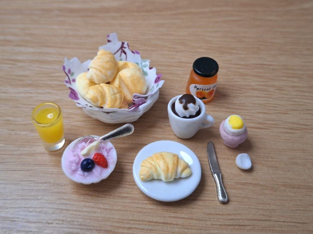 Puppenhäuser & -möbel: Handmade Gipfeli Zmorge Set – Neu (gemäss Beschreibung) aus Zürich von HandmadeTinyFood 2