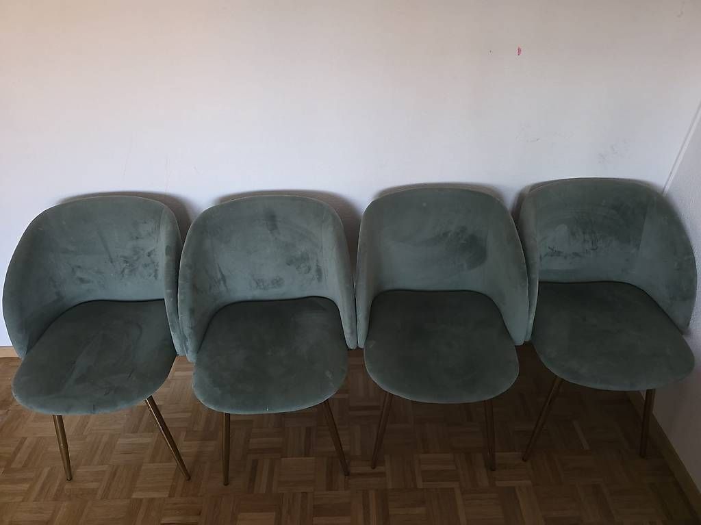 Livique Stühle: Lot de 4 chaises velours vert – Gebraucht aus Yverdon-les-Bains von chr_bx8x