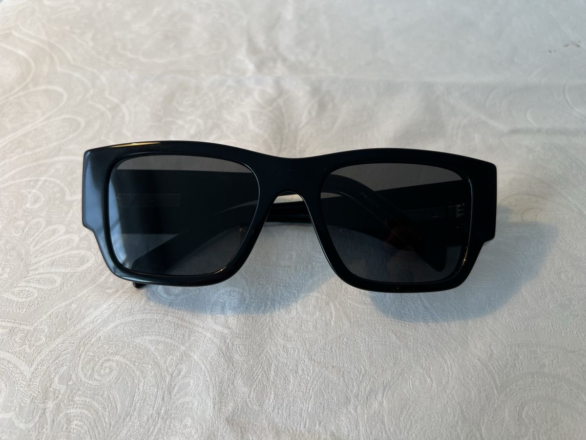 Prada Brillen & Gläser: Lunettes de soleil Prada noires – Gebraucht aus Sion von Mayoraz02 2