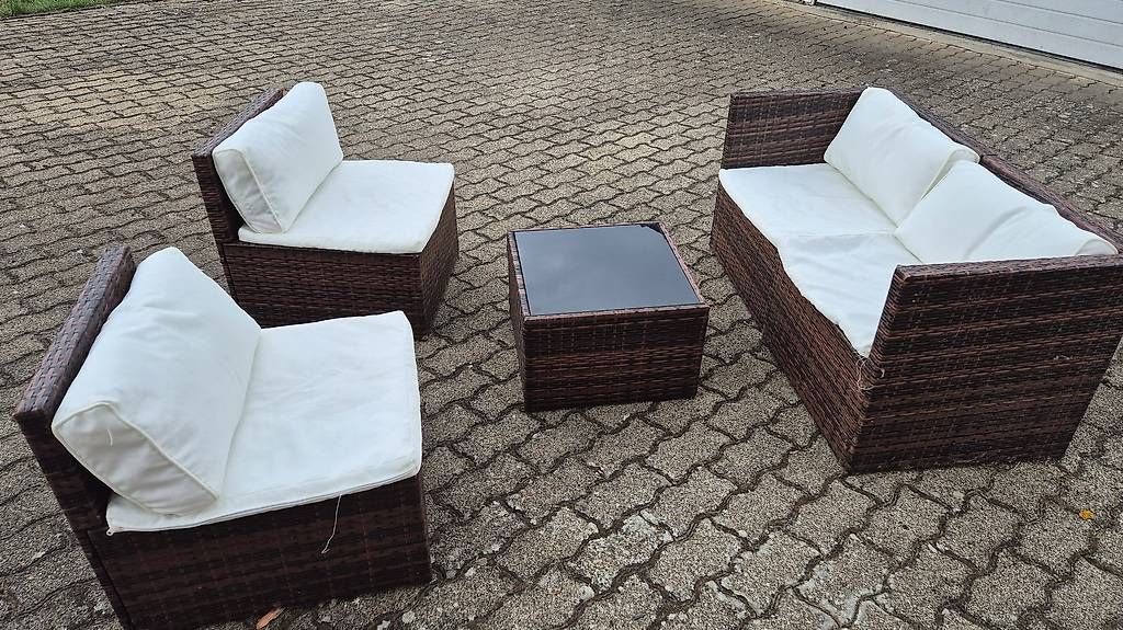 Set di tavolo e panche: Meubles de jardin - chaises, fauteuils-canapé et table – Usato da Cormoret venduto da philippeunefois