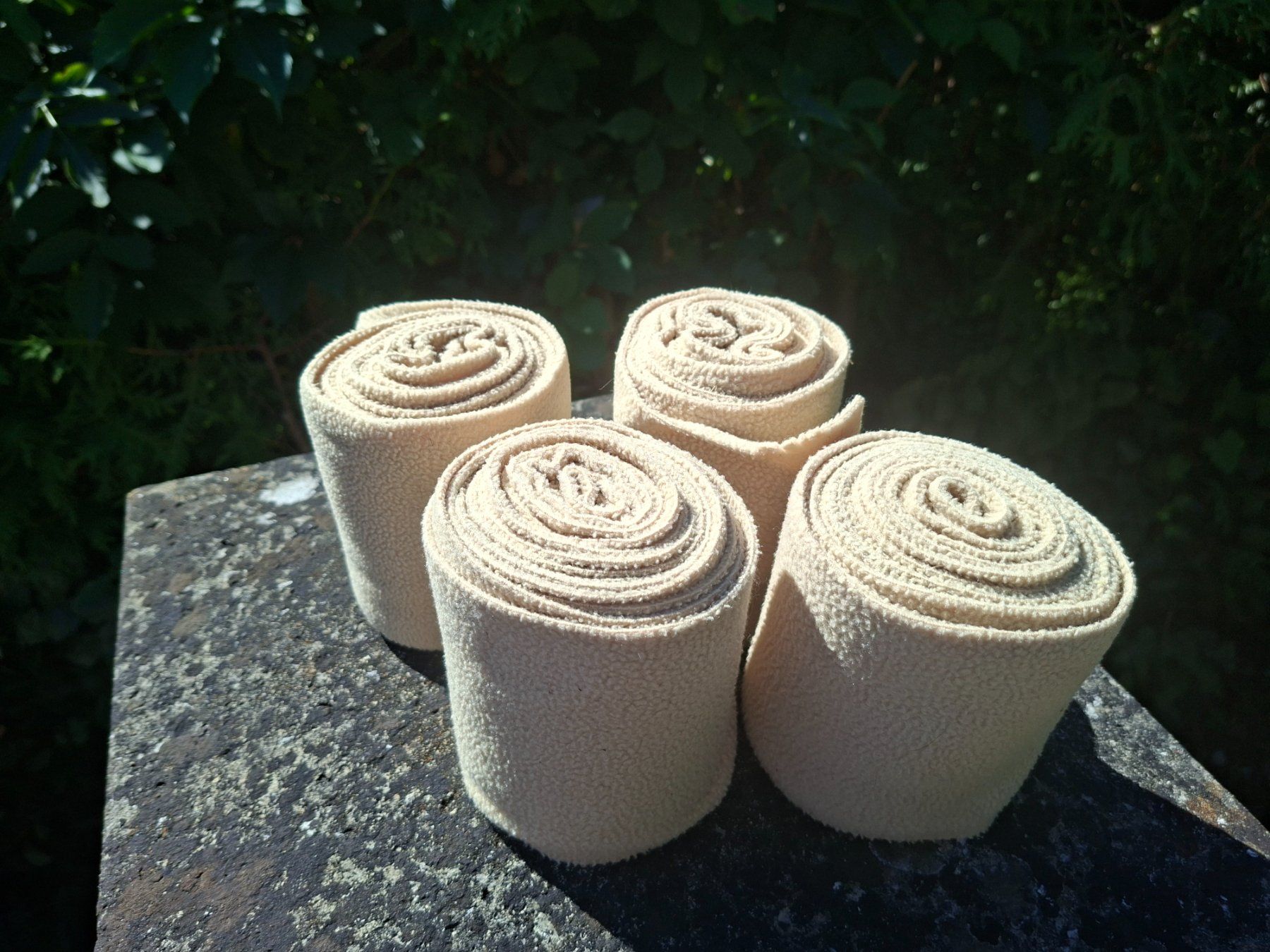 Gamaschen & Bandagen: 4 Stk. beige Pferde Bandagen / 3m lang – Gebraucht aus Boniswil von Totomat-Lady2 1