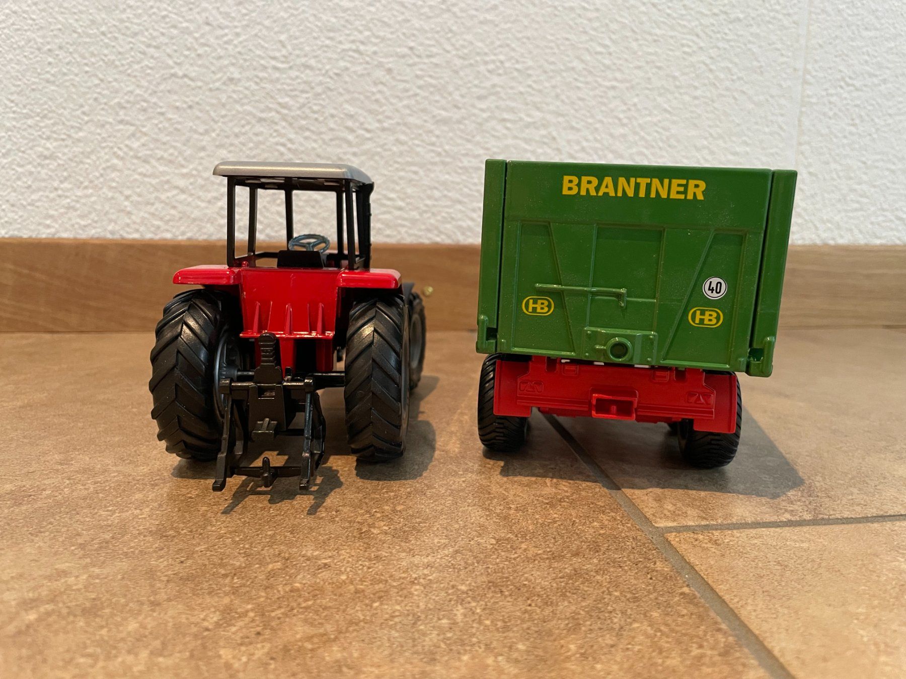 Massey Ferguson Trattori: SIKU Massey Ferguson 9240 mit Brantner – Nuovo e nell'imballaggio originale da Kreuzlingen venduto da Stefan1150 4